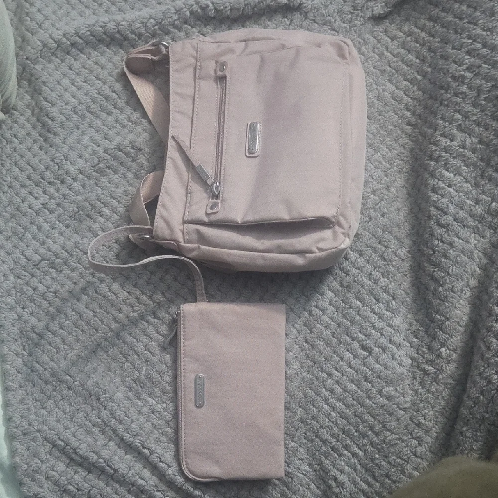 Baggallini Pink Crossbody Bag - Picture 2 of 8